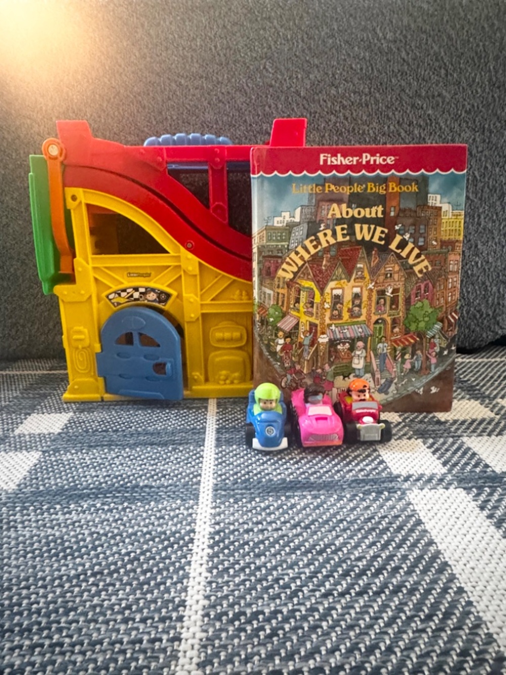 2010 Fisher-Price Little People Wheelies Rev 'n Sounds Raceway Bundle